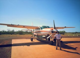 オーストラリアの医学生が小型セスナ機に乗って「空飛ぶ医学生」になった話