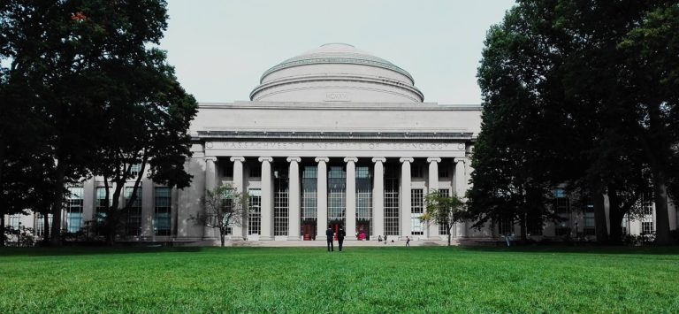 世界最高峰の大学ＭＩＴが贈る「不服従賞 – Disobedience Award」